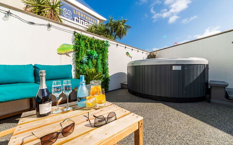 The Old Chapel: Appartement, Balcon, Condominium, Hôtel, Ombre