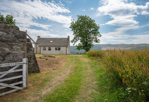 Loch Meiklie View: Herbe, Prairie, Nuage, Maison, Zone Rurale, Plaine, Paysage, Lot Terre, Chalet, Écorégion