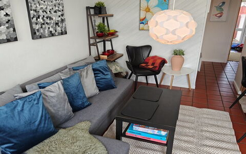Ake - 10M to the Fjord: Meubles, Design Intérieur, Sol, Canapé, Éclairage, Sol, Pièce, Salon, Coussin, Domicile