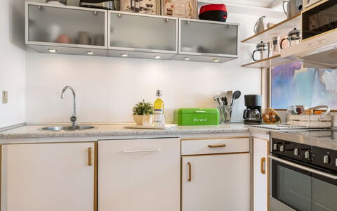 Ake - 10M to the Fjord: Appareil De Cuisine, Cuisine, Comptoir, Design Intérieur, Principaux Appliance, Cabinetry, Meubles, Électroménager, Pièce, Éclairage