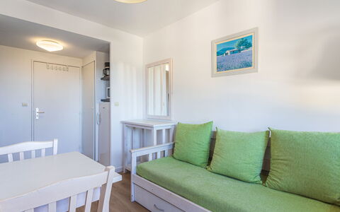 L'île D'Or: Meubles, Appartement, Domicile, Balcon, Tache De Bois, Ombre, Chaise, Eco Hôtel, Mobilier De Jardin, Plante D'Appartement