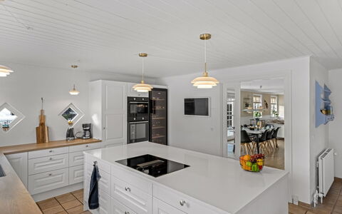 Etje - 650M from the Sea: Bois, Plafond, Sol, Design Intérieur, Cuisine, Sol, Cabinetry, Luminaire, Comptoir, Électroménager