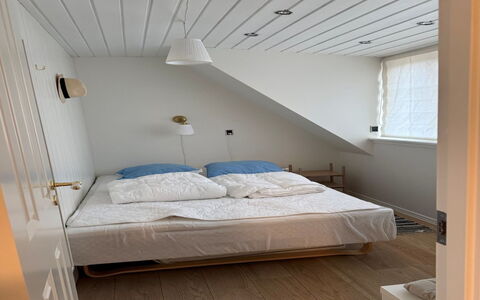 Etje - 650M from the Sea: Sol, Sol, Design Intérieur, Mur, Chambre, Bois, Lit, Plafond, Meubles, Éclairage