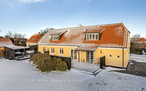 Etje - 650M from the Sea: Toit, Domicile, Chalet, Biens, Allée, Fenêtre À Guillotine, Ferme, Daylighting, Siding, Villa