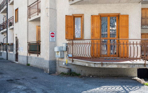 Ai Piedi del Monte: Mur, Composite, Appartement, Béton, Le Fer, Balustrade, Balcon, Escaliers, Balustre, Daylighting