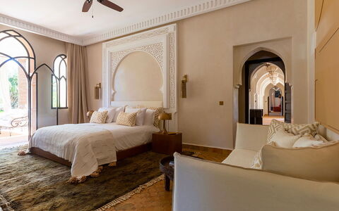 Villa Kanza: Design Intérieur, Meubles, Sol, Sol, Chambre, Éclairage, Pièce, Domicile, Lit, Drap De Lit