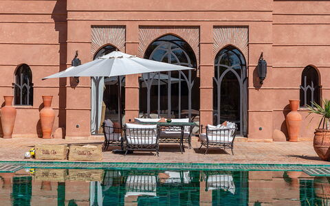 Villa Kanza: Piscine, Mobilier De Jardin, Recours, Biens, Ombre, Balancelle, Parapluie, Hacienda, Cour, Caractéristique De L'Eau