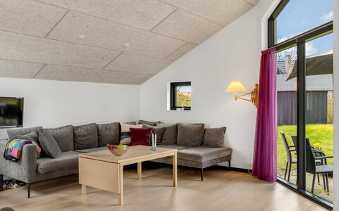 Anttoni - 350M from the Sea: Meubles, Design Intérieur, Sol, Bois, Sol, Plafond, Parquet, Chaise, Table, Éclairage