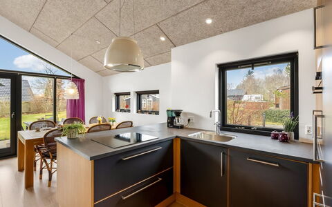 Anttoni - 350M from the Sea: Cuisine, Comptoir, Design Intérieur, Meubles, Sol, Bois, Appareil De Cuisine, Plafond, Sol, Cabinetry