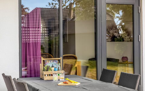 Anttoni - 350M from the Sea: Meubles, Design Intérieur, Sol, Bois, Sol, Plafond, Parquet, Chaise, Table, Éclairage
