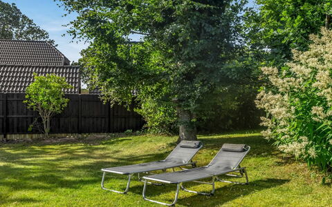 Anttoni - 350M from the Sea: Meubles, Design Intérieur, Sol, Bois, Sol, Plafond, Parquet, Chaise, Table, Éclairage