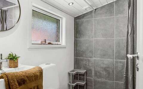 Stefana - from the Sea: Luminaire Plomberie, Sol, Design Intérieur, Sol, Salle De Bains, Plomberie, Plafond, Évier, Robinet, Toilette
