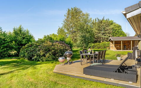 Stefana - from the Sea: Arbuste, Jardin, Lot Terre, Couverture De Sol, Pelouse, Ombre, Chalet, Arrière-Cour, Cour