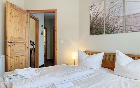 Zinnowitz Ambiente: Lit, Design Intérieur, Mur, Chambre, Meubles, Bois, Drap De Lit, Sol, Sol, Literie