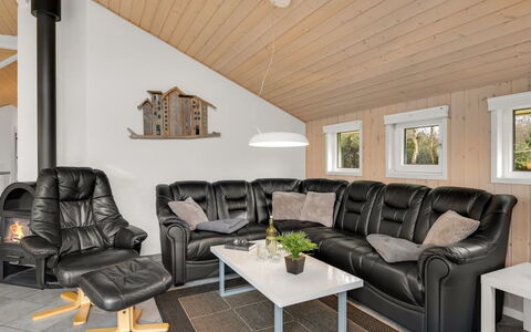 Erikka - 40Km from the Sea: Meubles, Design Intérieur, Bois, Sol, Canapé, Sol, Salon, Parquet, Plafond, Pièce