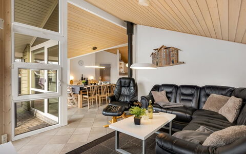 Erikka - 40Km from the Sea: Design Intérieur, Bois, Plafond, Sol, Canapé, Meubles, Sol, Salon, Éclairage, Pièce