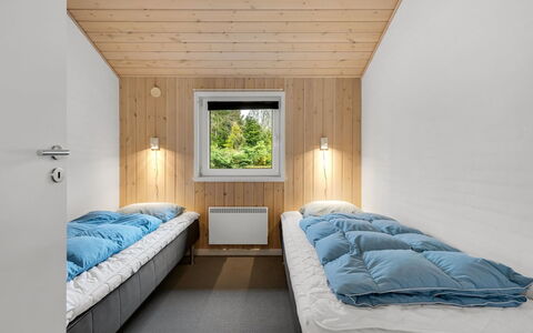 Erikka - 40Km from the Sea: Chambre, Bois, Lit, Plafond, Literie, Design Intérieur, Drap De Lit, Domicile, Cadre De Lit, Pièce