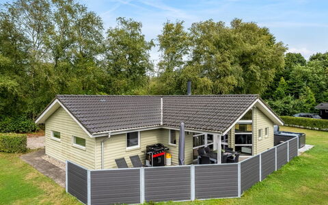 Erikka - 40Km from the Sea: Meubles, Bois, Design Intérieur, Sol, Sol, Chaise, Pièce, Plafond, Salon, Appartement