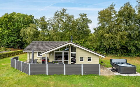 Erikka - 40Km from the Sea: Meubles, Bois, Design Intérieur, Sol, Sol, Chaise, Pièce, Plafond, Salon, Appartement