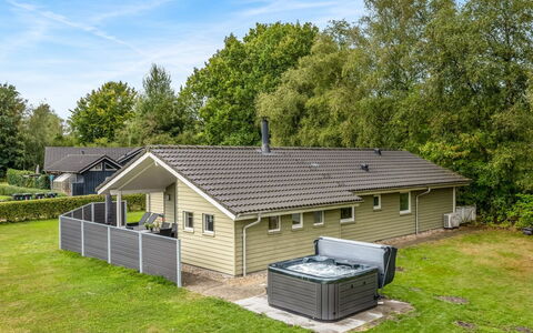 Erikka - 40Km from the Sea: Meubles, Bois, Design Intérieur, Sol, Sol, Chaise, Pièce, Plafond, Salon, Appartement