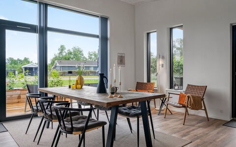 Sharina - 320M to the Fjord: Meubles, Sol, Chaise, Design Intérieur, Bois, Sol, Parquet, Table, Table Cuisine Et Salle A Manger, Salle À Manger