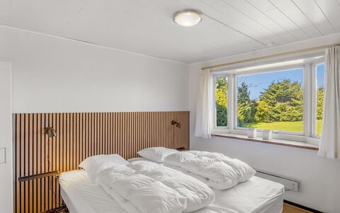 Elza - 700M from the Sea: Mur, Bois, Design Intérieur, Plafond, Chambre, Sol, Lit, Sol, Literie, Cadre De Lit