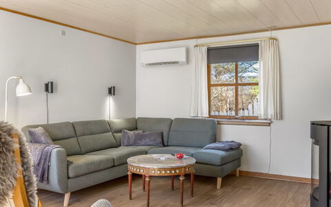 Elza - 700M from the Sea: Meubles, Design Intérieur, Sol, Sol, Bois, Canapé, Plafond, Salon, Parquet, Pièce