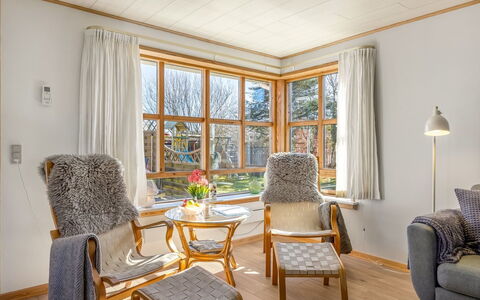 Elza - 700M from the Sea: Meubles, Design Intérieur, Sol, Sol, Bois, Plafond, Chaise, Salon, Pièce, Parquet