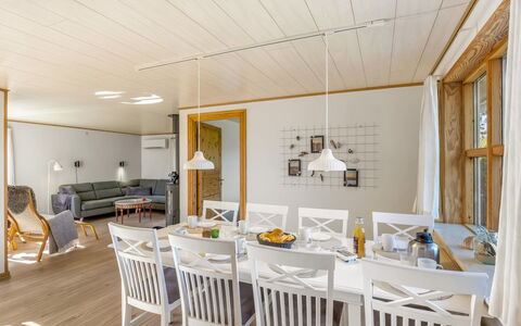 Elza - 700M from the Sea: Design Intérieur, Sol, Meubles, Bois, Sol, Plafond, Salle À Manger, Luminaire, Parquet, Table Cuisine Et Salle A Manger