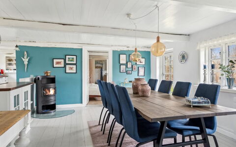 Jule - 1.5Km from the Sea: Meubles, Design Intérieur, Bois, Sol, Table, Chaise, Table Cuisine Et Salle A Manger, Salle À Manger, Sol, Parquet