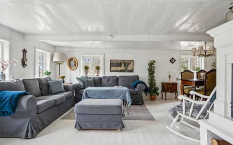 Jule - 1.5Km from the Sea: Meubles, Canapé, Design Intérieur, Bois, Salon, Plafond, Sol, Sol, Domicile, Pièce