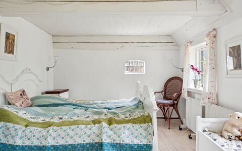 Jule - 1.5Km from the Sea: Meubles, Chambre, Design Intérieur, Mur, Lit, Bois, Plafond, Linge, Literie, Drap De Lit