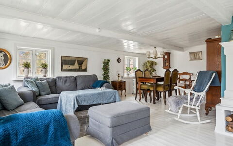 Jule - 1.5Km from the Sea: Meubles, Canapé, Bois, Design Intérieur, Plafond, Salon, Domicile, Sol, Sol, Pièce