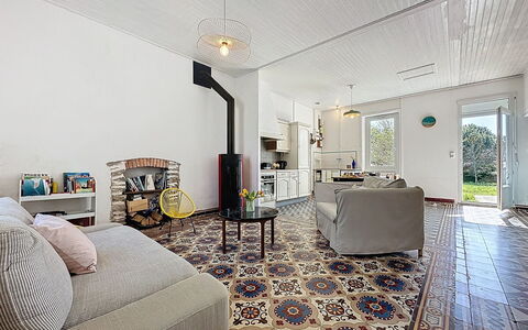L'Ecluse: Sol, Sol, Mur, Design Intérieur, Plafond, Éclairage, Salon, Pièce, Meubles, Domicile