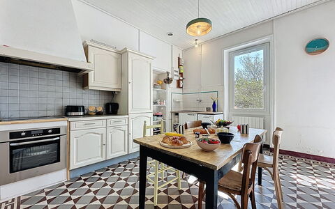 L'Ecluse: Sol, Cuisine, Design Intérieur, Sol, Appareil De Cuisine, Bois, Comptoir, Principaux Appliance, Plafond, Cabinetry