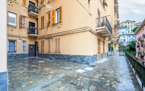 Elina: Arbuste, Zone Résidentielle, Design Urbain, Jardin, Appartement, Haie, Couverture De Sol, Hacienda, Balcon, Biens