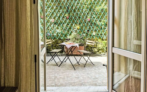 Elina: Arbuste, Zone Résidentielle, Design Urbain, Jardin, Appartement, Haie, Couverture De Sol, Hacienda, Balcon, Biens
