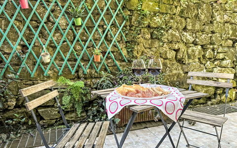 Elina: Arbuste, Zone Résidentielle, Design Urbain, Jardin, Appartement, Haie, Couverture De Sol, Hacienda, Balcon, Biens