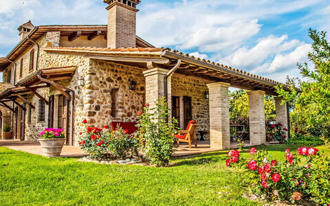 Agriturismo Belvedere delle Crete: Domicile, Maison, Zone Résidentielle, Chalet, Ferme, Toit, Jardin, Biens, Pelouse, Aménagement Paysager