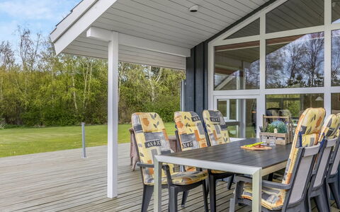 Aswaldi - 1.5Km from the Sea: Bois, Jardin, Arrière-Cour, Lot Terre, Domicile, Toit, Ombre, Plate-Forme, Dur, Cour