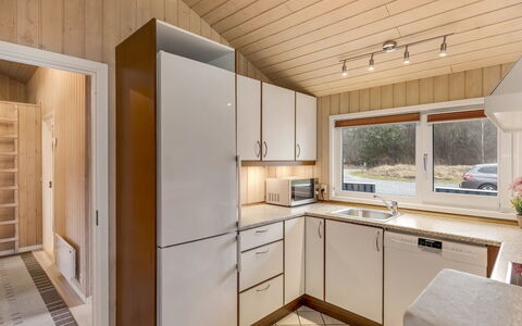 Aswaldi - 1.5Km from the Sea: Cuisine, Bois, Design Intérieur, Plafond, Comptoir, Sol, Sol, Cabinetry, Pièce, Principaux Appliance