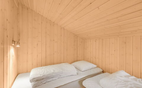 Aswaldi - 1.5Km from the Sea: Bois, Sol, Plafond, Sol, Design Intérieur, Pièce, Chambre, Lit, Tache De Bois, Dur