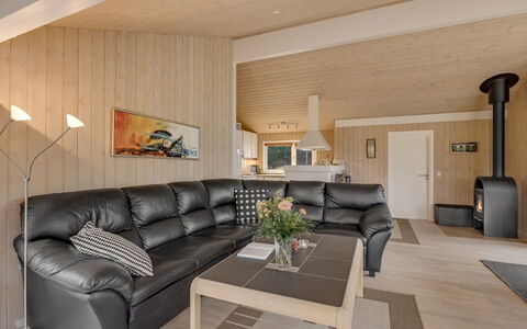 Aswaldi - 1.5Km from the Sea: Design Intérieur, Meubles, Sol, Canapé, Bois, Plafond, Sol, Salon, Pièce, Parquet