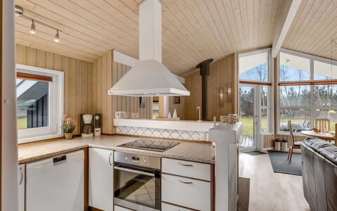 Aswaldi - 1.5Km from the Sea: Cuisine, Design Intérieur, Sol, Bois, Comptoir, Plafond, Meubles, Luminaire, Sol, Cabinetry