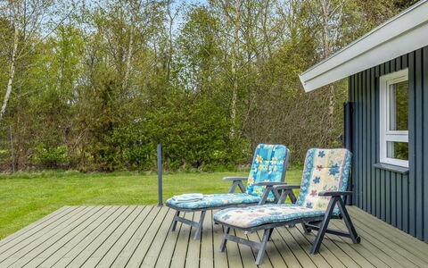 Aswaldi - 1.5Km from the Sea: Bois, Mobilier De Jardin, Meubles, Ombre, Plate-Forme, Chaise, Jardin, Dur, Planche, Tache De Bois