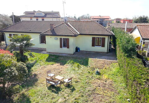 Villa Camerini, Nature, Bikes and Beaches: Bâtiment, Maison, Zone Résidentielle, Toit, Domicile, Chalet, Établissements Humains, Banlieue, Biens, Allée