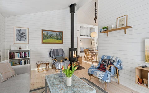 Hoat - 250M from the Sea: Bois, Design Intérieur, Sol, Plafond, Meubles, Sol, Salon, Parquet, Domicile, Pièce