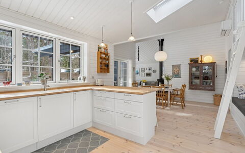 Hoat - 250M from the Sea: Sol, Bois, Design Intérieur, Plafond, Sol, Cuisine, Comptoir, Parquet, Cabinetry, Domicile