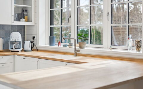 Hoat - 250M from the Sea: Sol, Design Intérieur, Comptoir, Bois, Cuisine, Meubles, Sol, Luminaire Plomberie, Robinet, Cabinetry