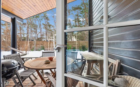 Hoat - 250M from the Sea: Bois, Plate-Forme, Composite, Dur, Parquet, Planche, Porche, Tache De Bois, Chaise, Verre